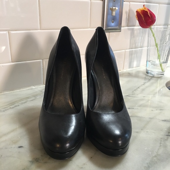 BCBGeneration Black Platform Heels 👠 - Picture 3 of 16